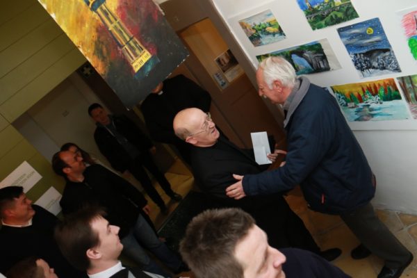 Meleg Sándor Máté, a a főegyházmegye papnövendéke festményeiből rendezték meg a Szaléziánum idei harmadik kiállítását.