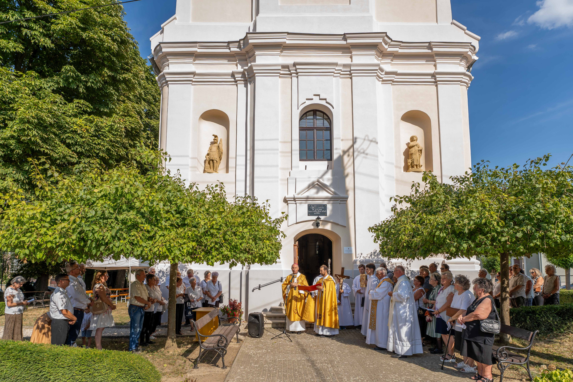 A zalabéri templomot dr. Udvardy György veszprémi érsek áldotta meg