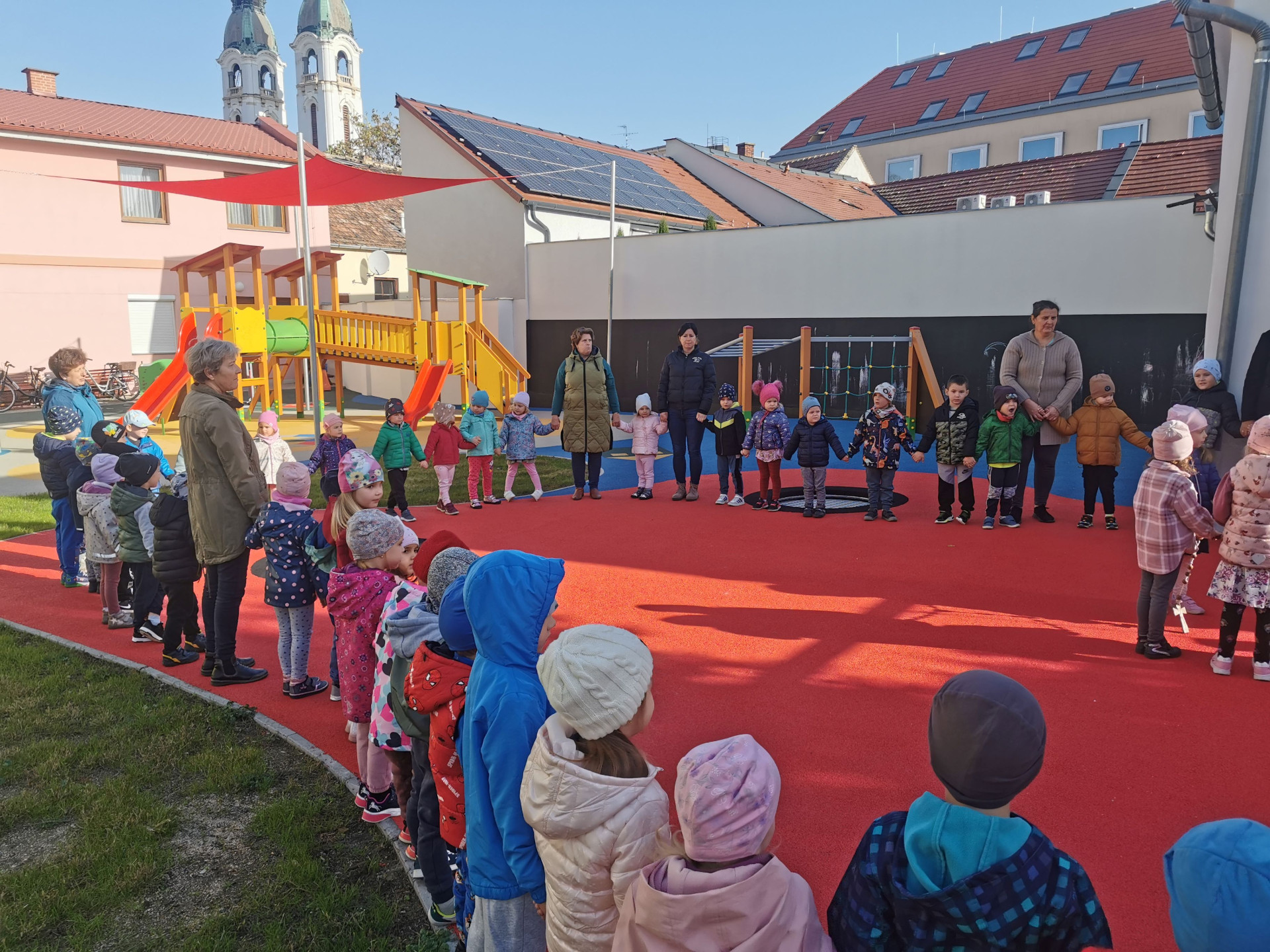 Egymillió gyermek imádkozta a rózsafüzért