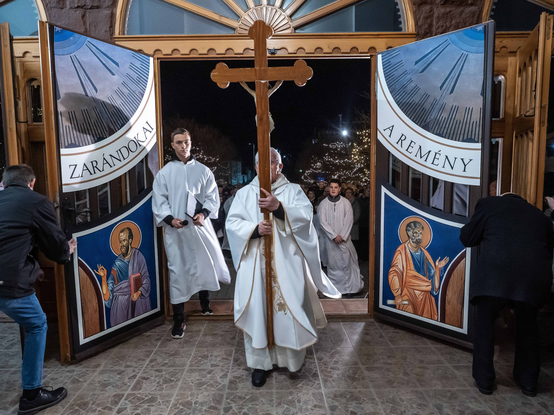 A Jó Pásztor vezessen minket – szent kapu nyílt Balatonfüreden