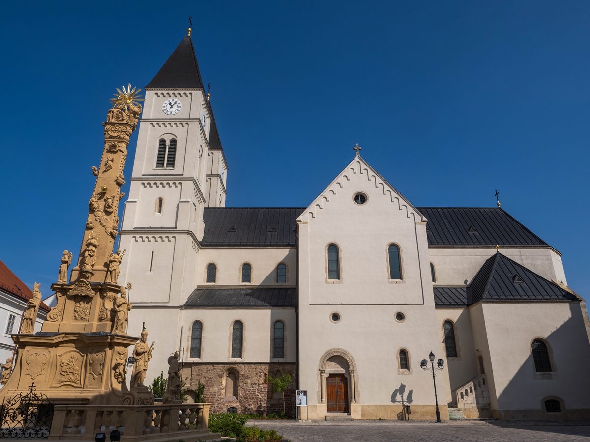 Új helyszínekkel bővülnek a veszprémi vezetett várséták