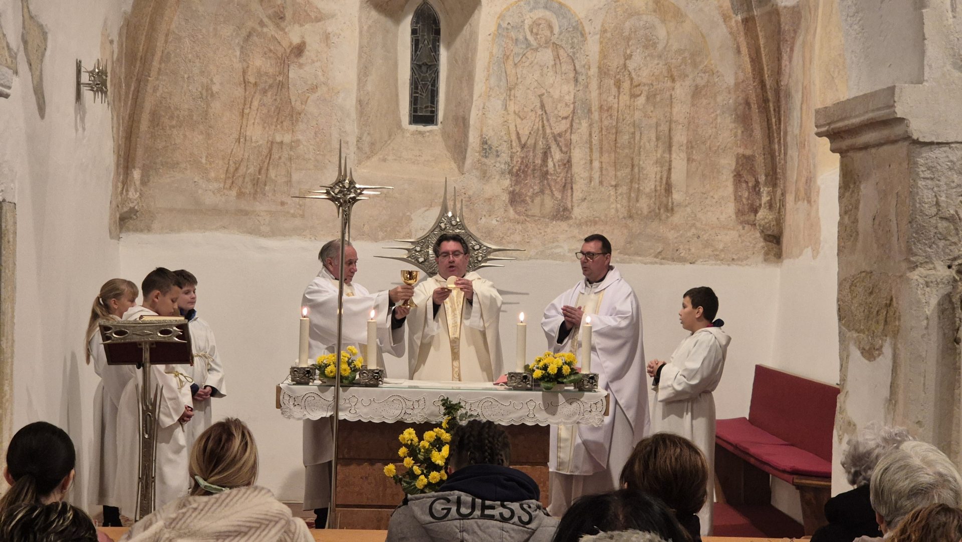 Elsőcsütörtöki szentségimádás és szentmise Inotán