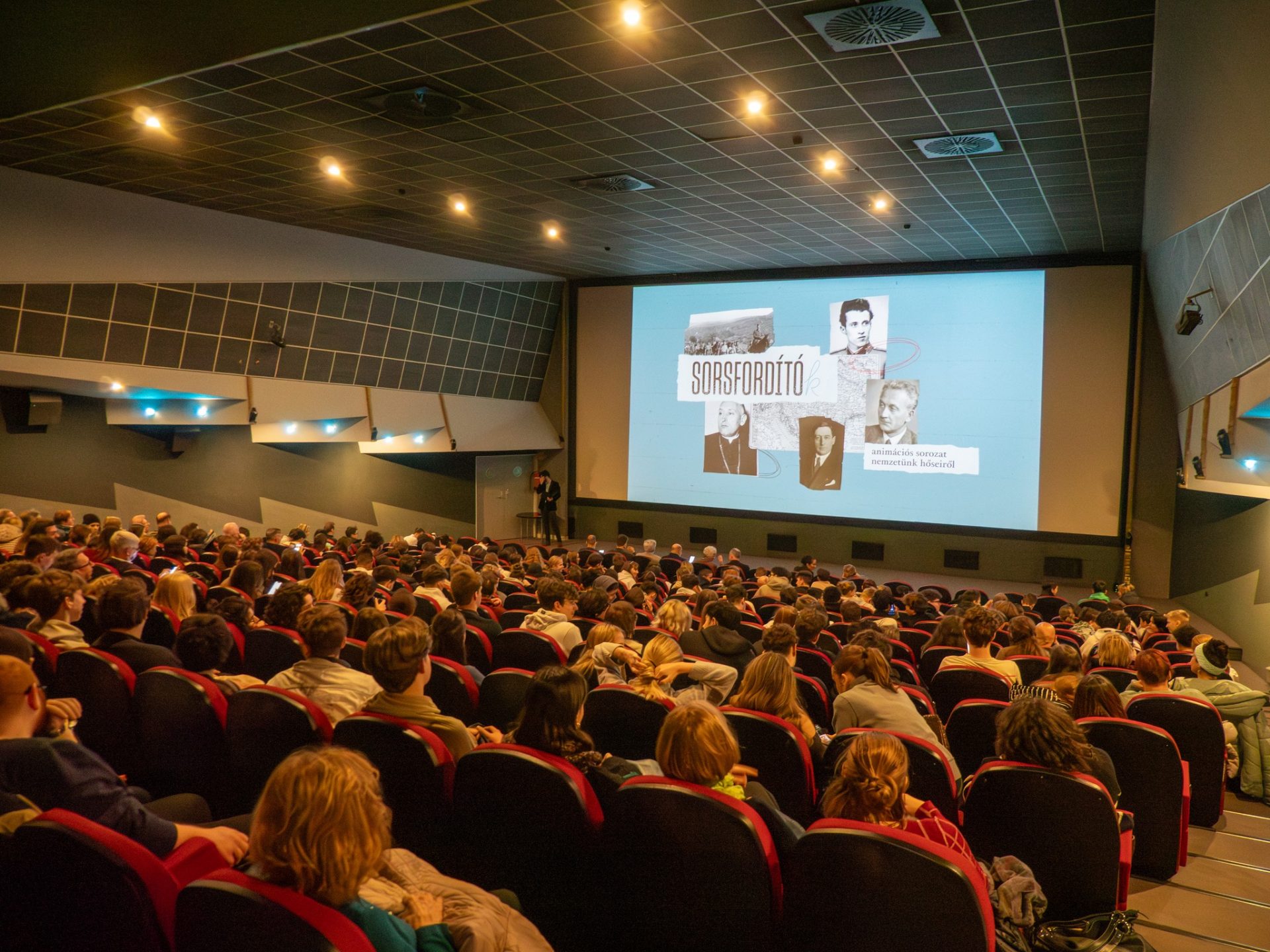 Dr. Udvardy György érsek a hit és a kitartás példájáról a „Sorsfordítók” bemutatóján