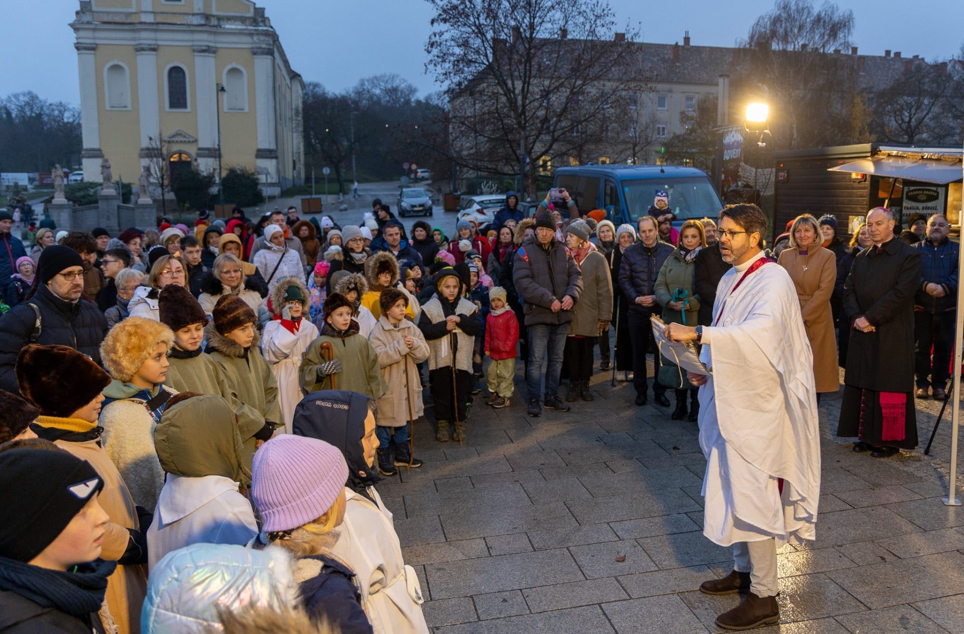 Élő betlehemes séta Várpalotán – közös várakozás Krisztus születésére