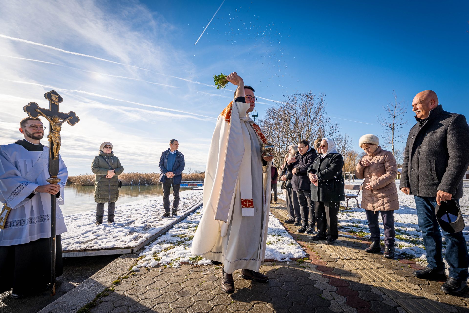 Hagyomány és hit a Balaton partján: vízszentelés Balatonudvariban