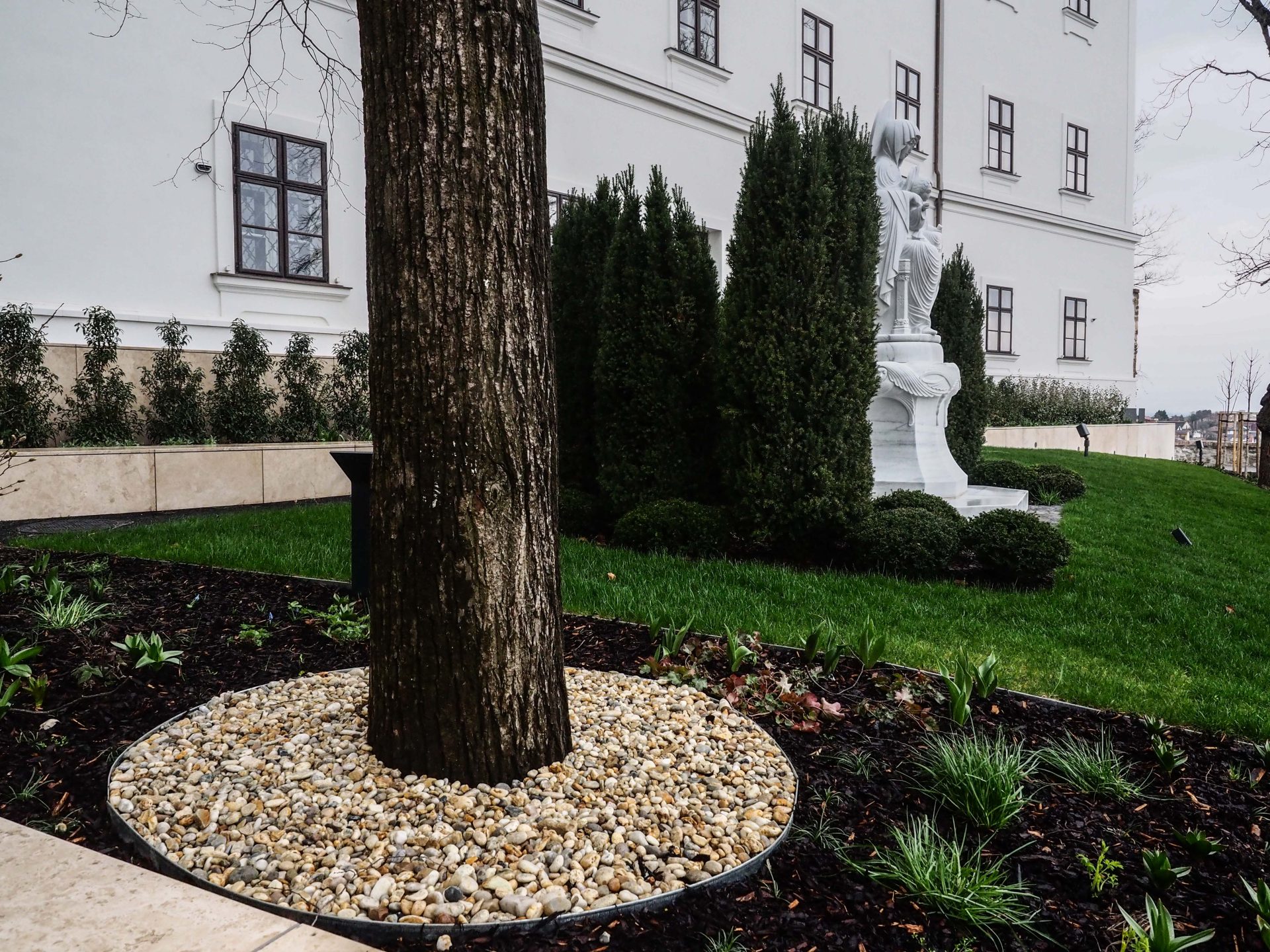 A vár, ahogy még nem láttad – séta a kertek között