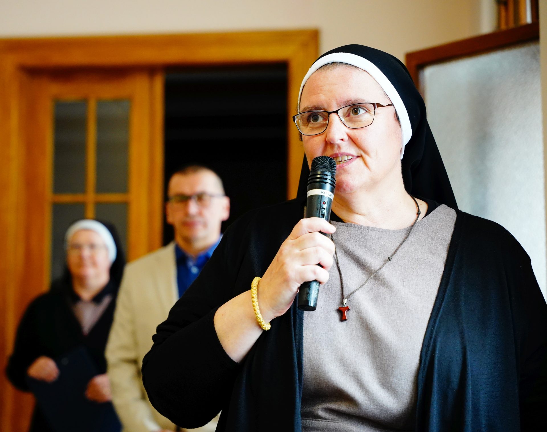 Kezeken keresztül Krisztus szenvedésének és feltámadásának útján