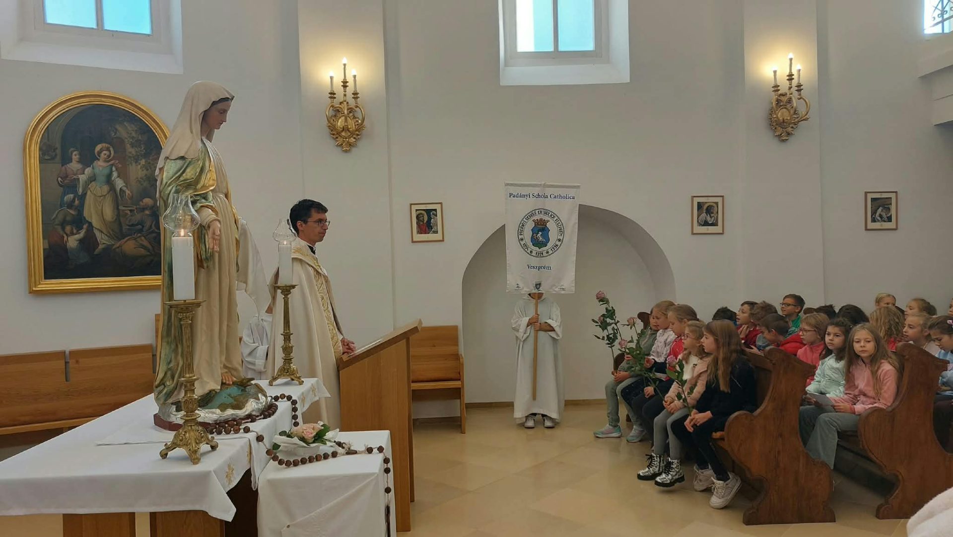 Egymillió gyermek imája a békéért és egységért a Padányi Katolikus Iskolában