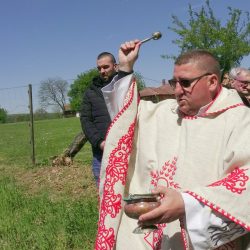 Isten kezébe ajánlva a termést – Határjárás és vetésszentelés Pölöskén