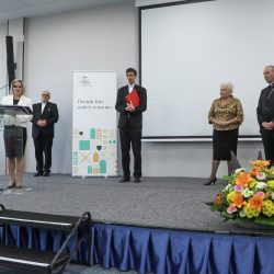 „Közben az üdvösség születik” – Szent Gellért-díjakkal ismerték el a pedagógusok áldozatos szolgálatát