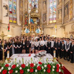 Szentháromság vasárnapján 72 fiatal bérmálkozott Keszthelyen