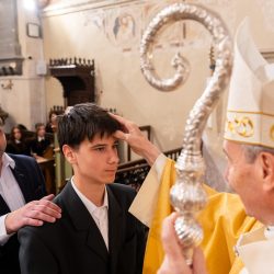 „Ismerem enyéimet” – Bérmálás a Jó Pásztor vasárnapján Keszthelyen