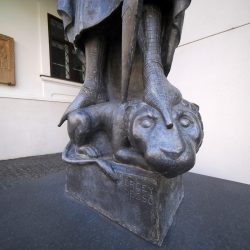 Ezen a télen is feltűnhet Európa egyik legszebb madara a veszprémi várnegyedben